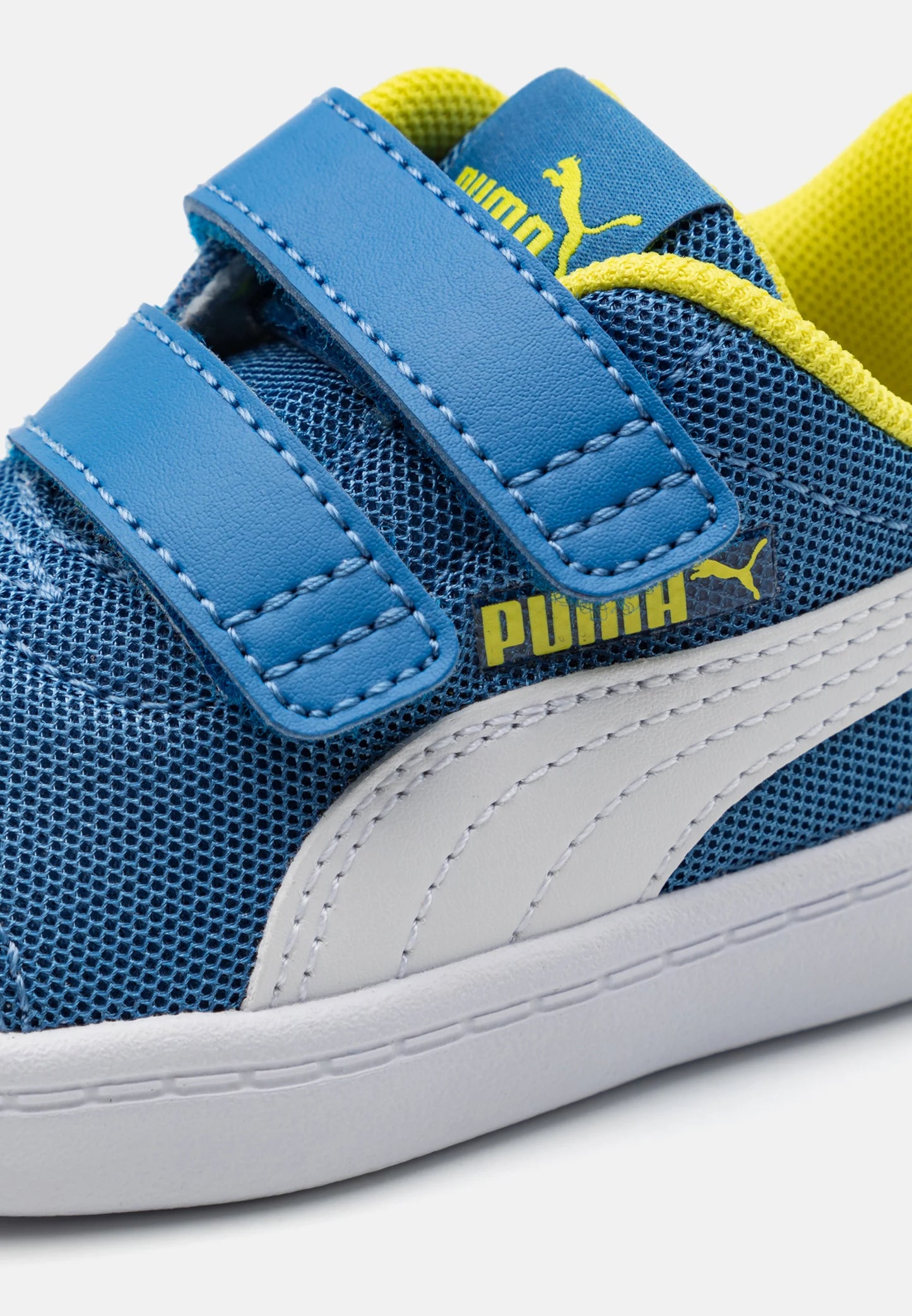 PUMA Courtflex v2 Mesh V Ps, Scarpe da Ginnastica Unisex Bambini - Blu, Bianco, Giallo