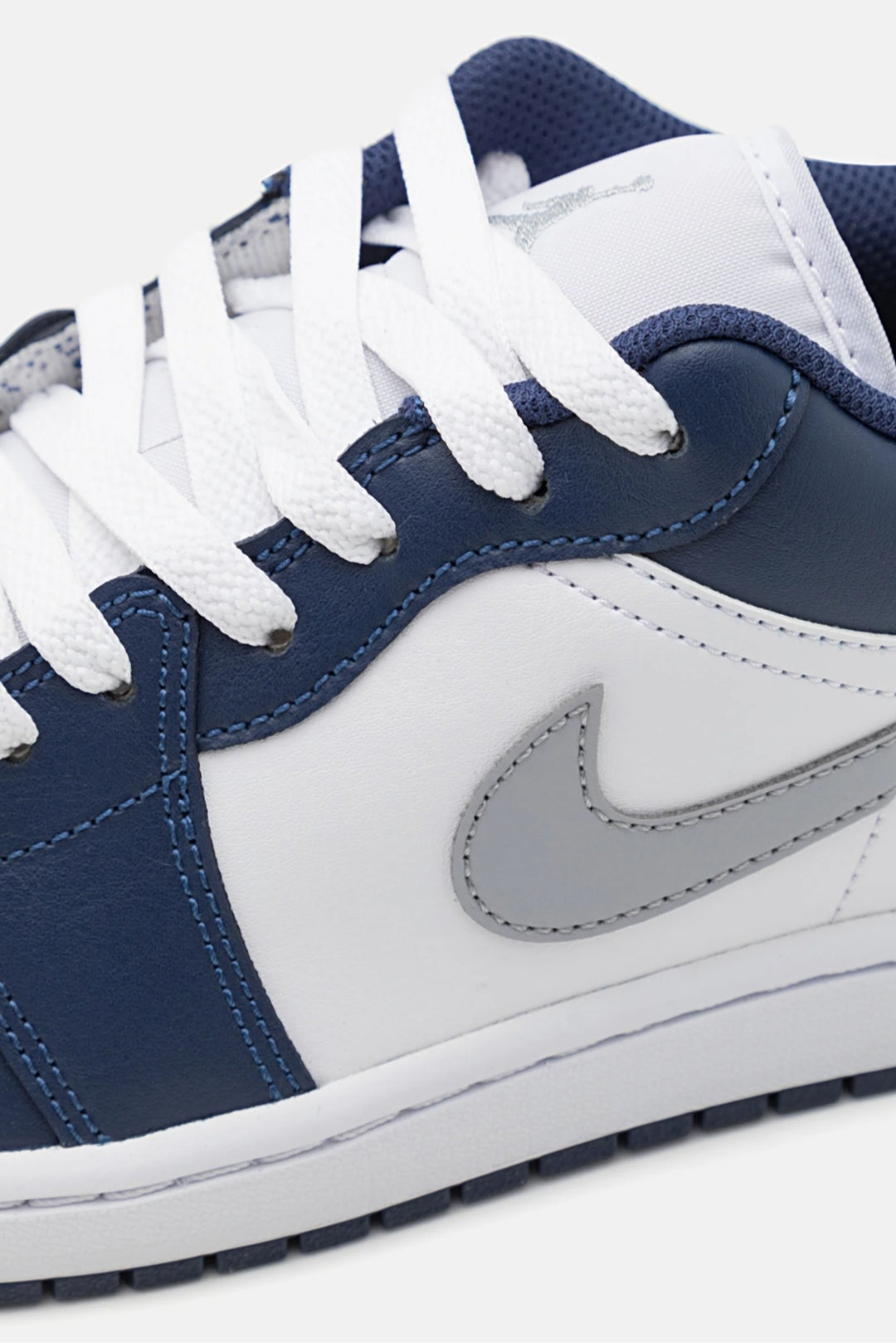 Jordan 1 Low Midnight Navy Wolf Grey (GS)