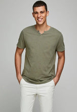 Upload the image to the Gallery viewer,JACK &amp; JONES JJESPLIT NECK TEE SS NOOS, T-shirt Uomo - Blu, Verde, Nero
