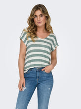 Carica l&#39;immagine nel visualizzatore di Gallery, Only, ONLLIRA LIFE S/S V-NECK TOP JRS NOOS - Verde, Celeste
